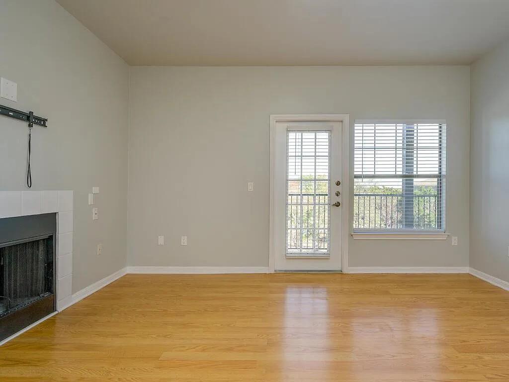 2320 Gracy Farms LN #932 — photo 4