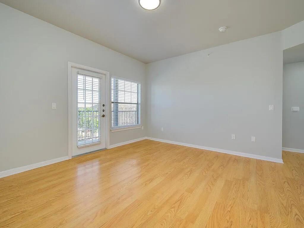 2320 Gracy Farms LN #932 — photo 5