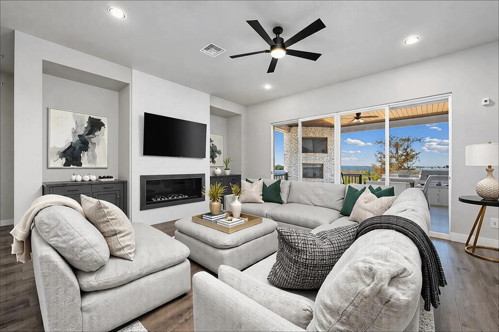 204 Roseleaf CT — photo 4