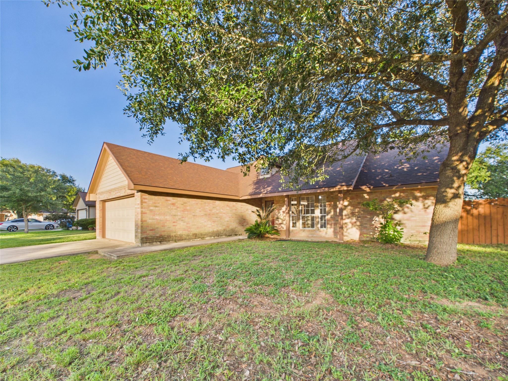 1125 Iris Crescent DR — photo 3