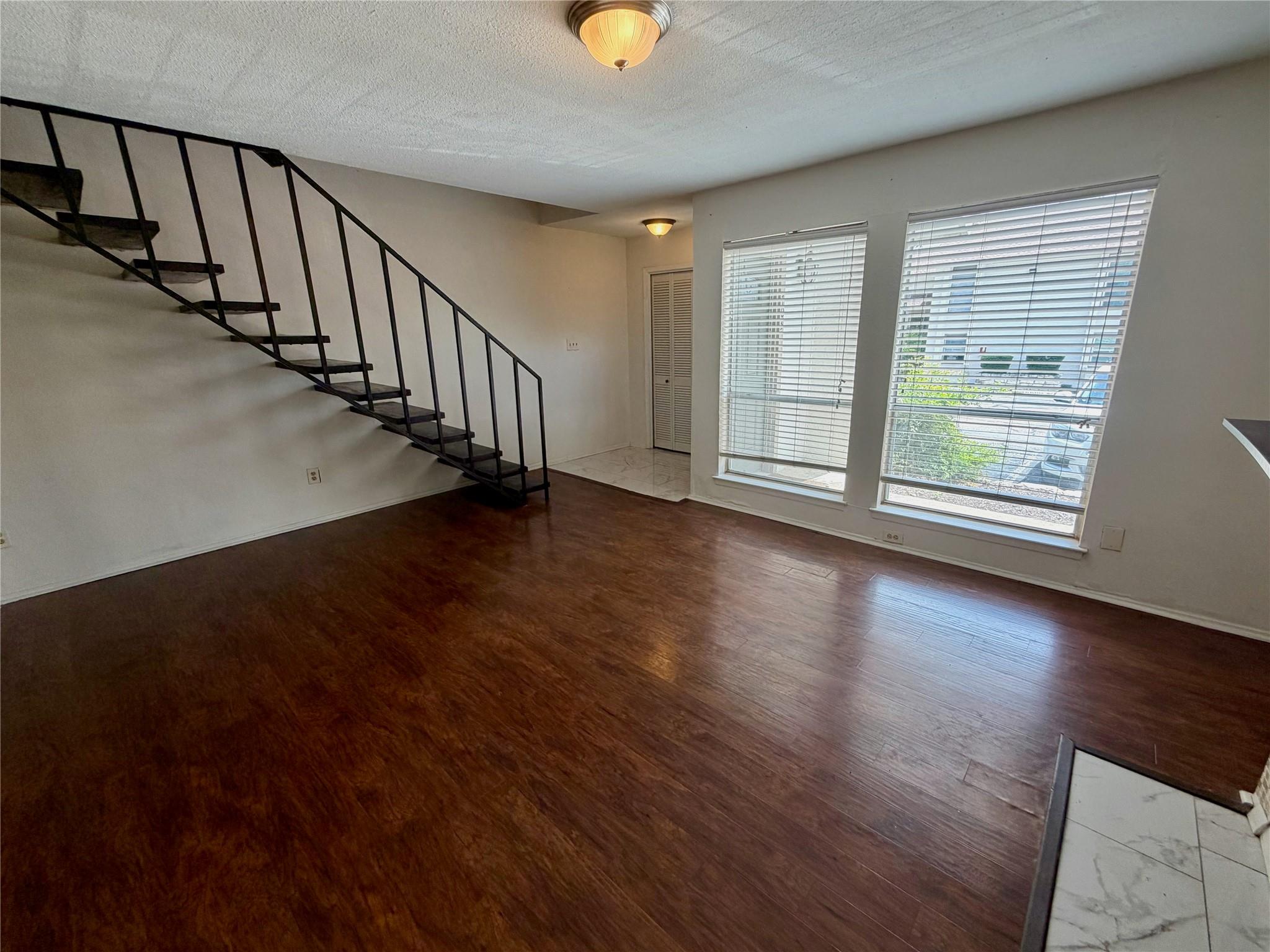 6910 Hart LN #703 — photo 3