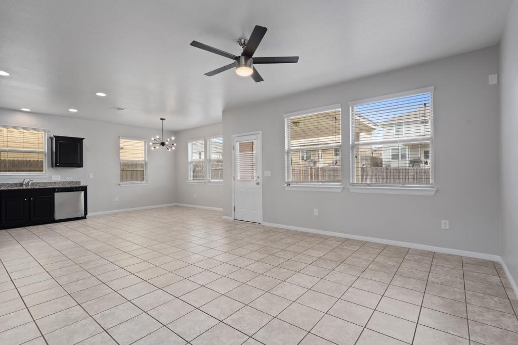 232 Triumph RD — photo 3