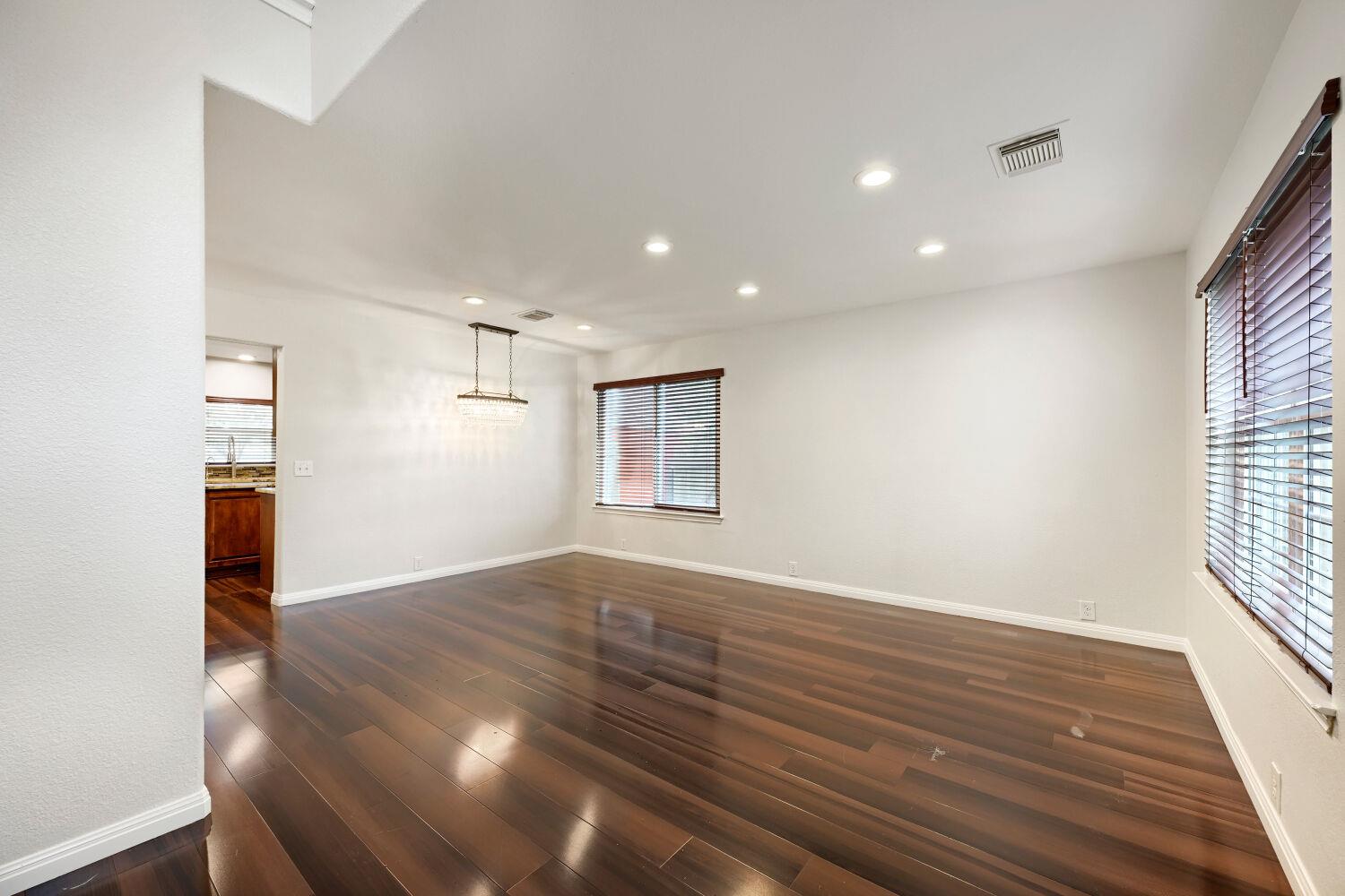 1405 Hawk DR — photo 4