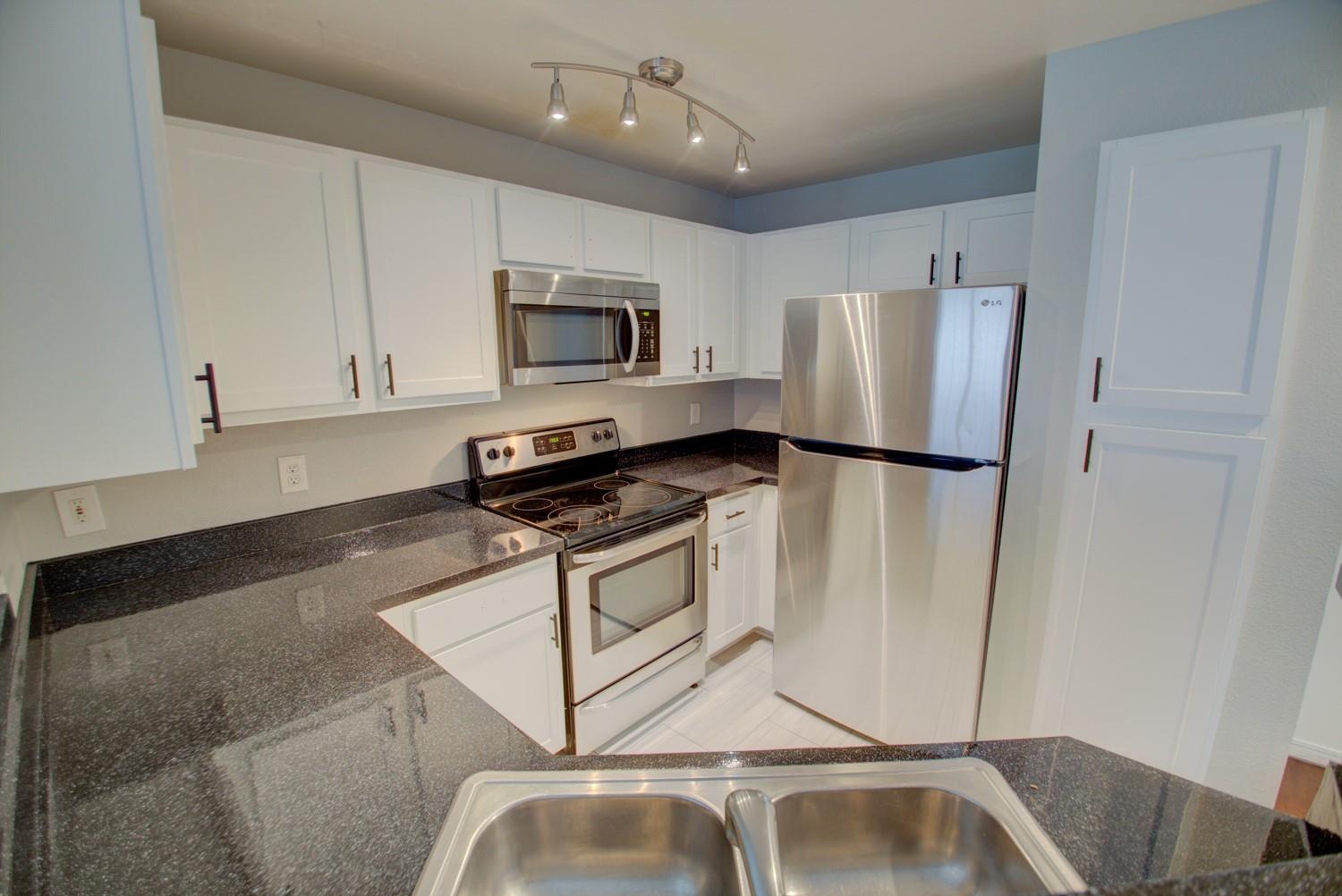 2320 Gracy Farms LN #1332 — photo 5