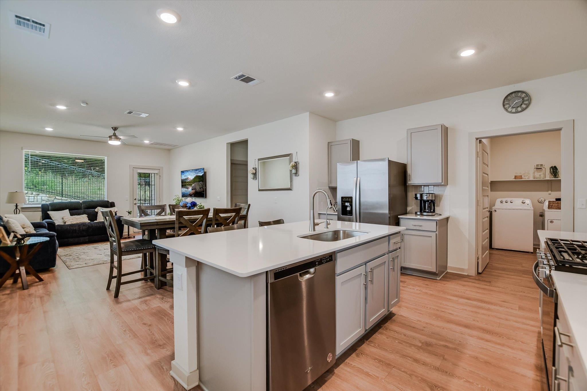 105 Merrick RD — photo 4