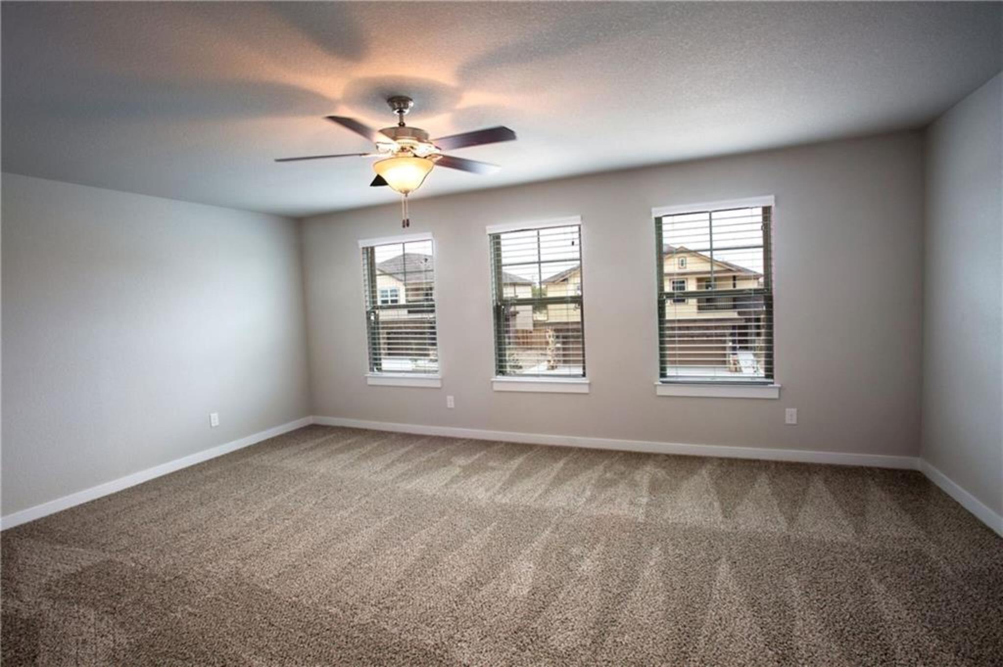 137 Lakeview CT — photo 5