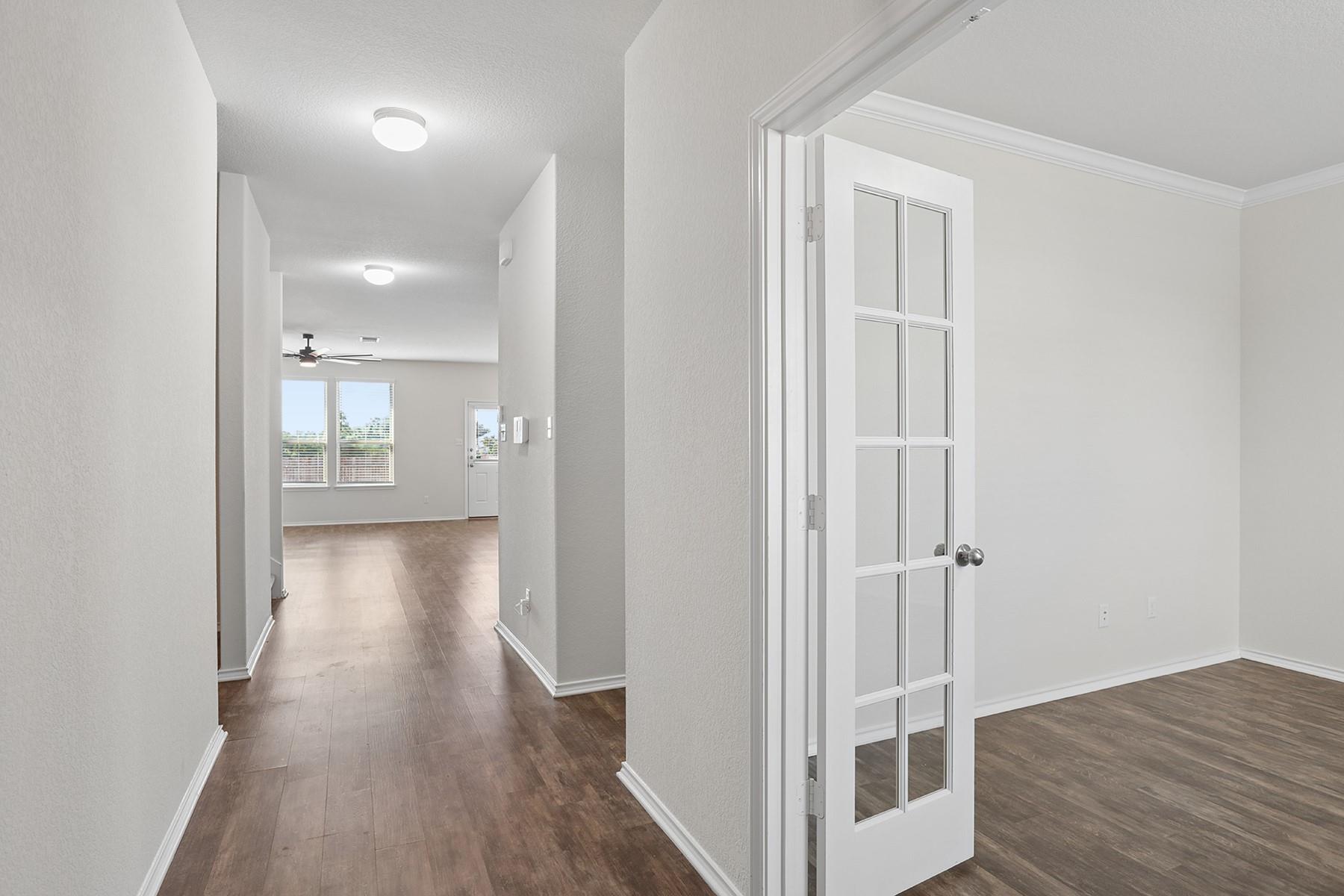 709 Hummingbird LN — photo 3