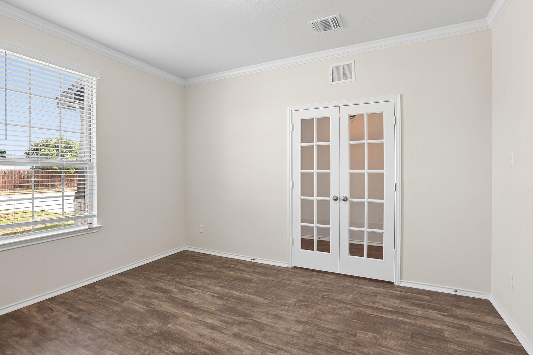 709 Hummingbird LN — photo 4