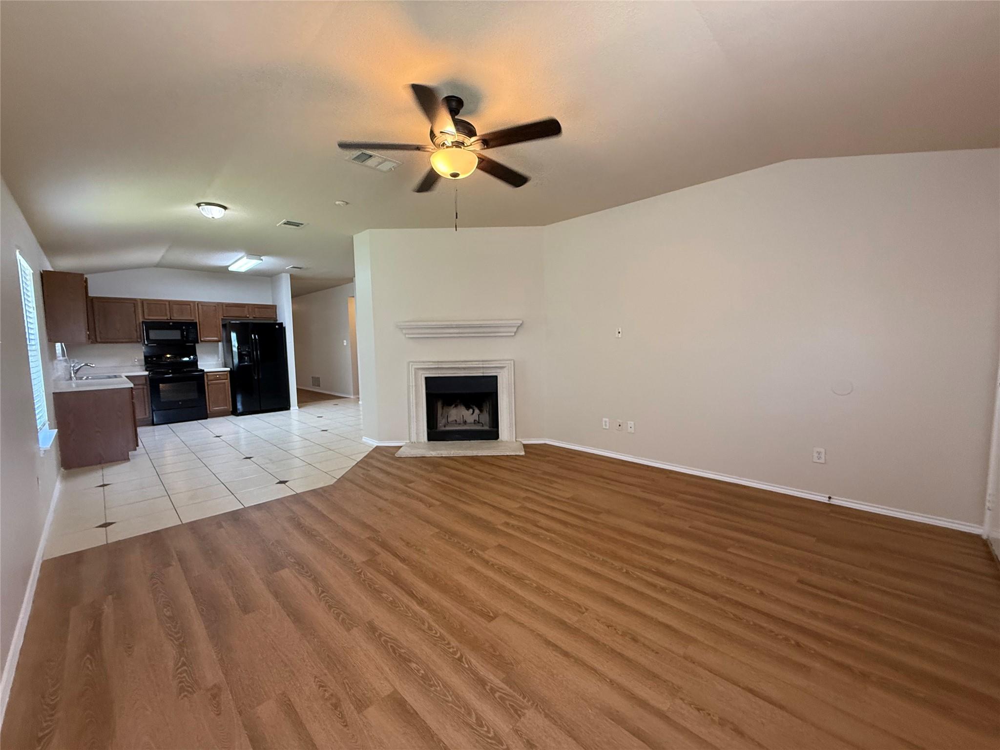 228 Altamont ST — photo 5