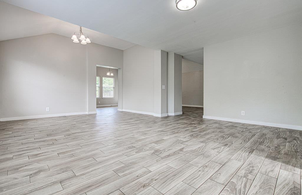 1302 Crete LN — photo 5