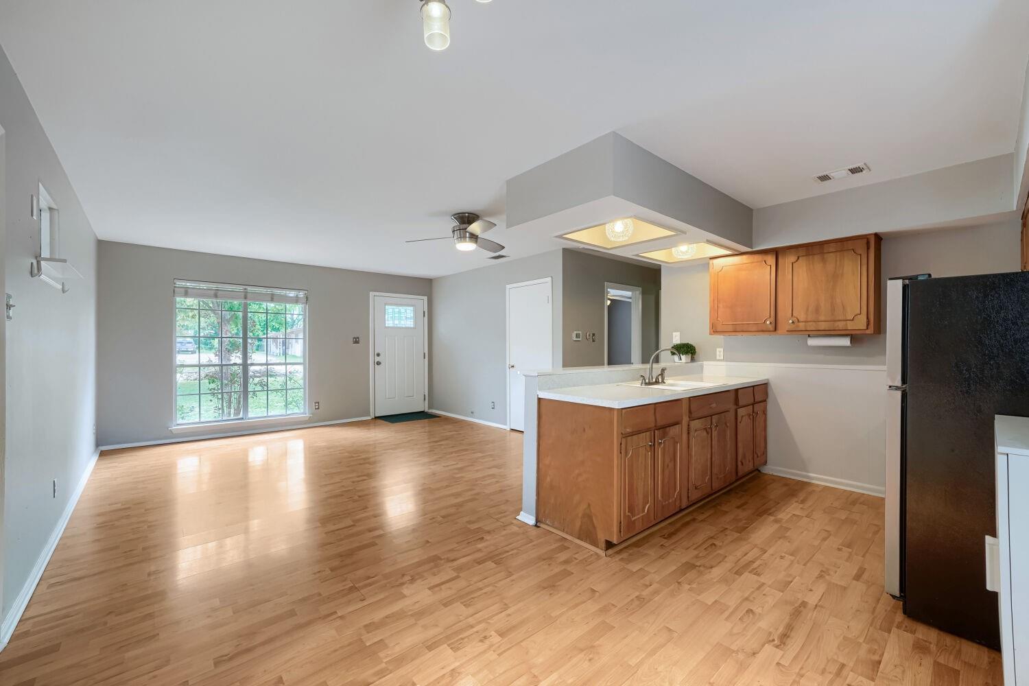 8308 HATHAWAY DR — photo 5