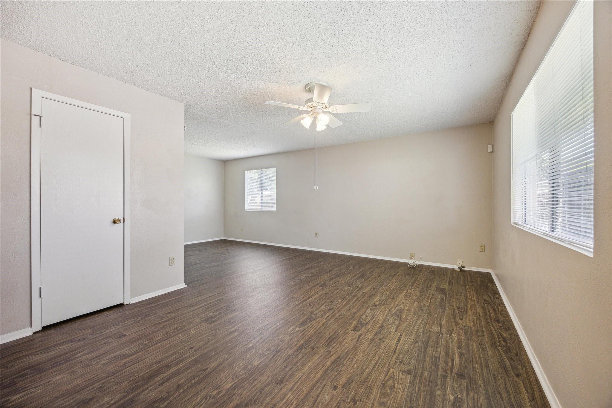 11104 Applewood DR — photo 4