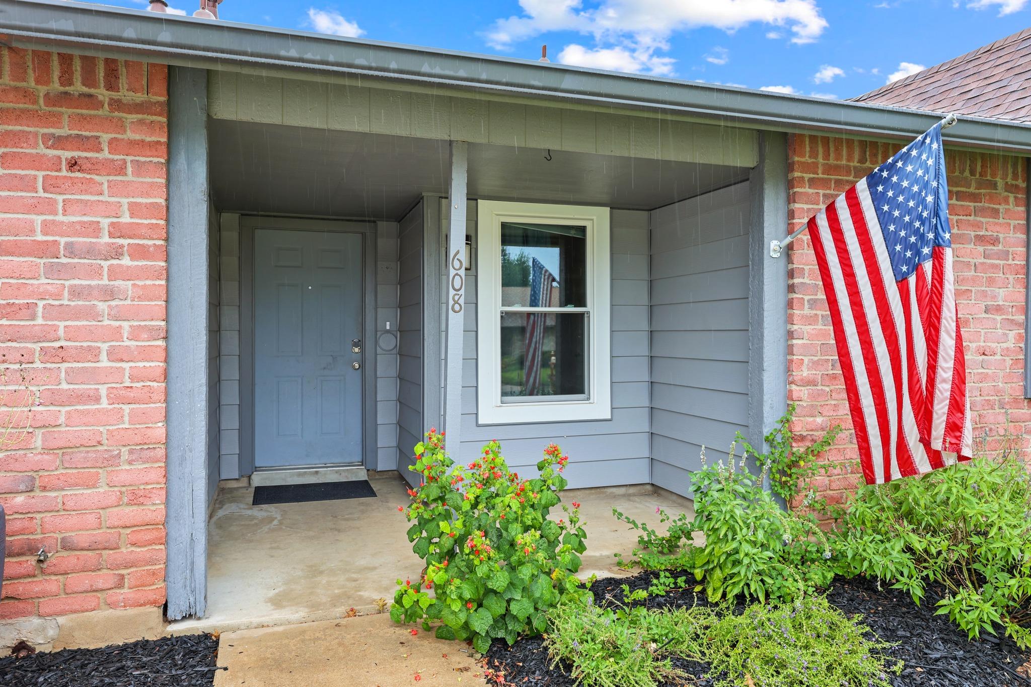 608 Andover DR — photo 4