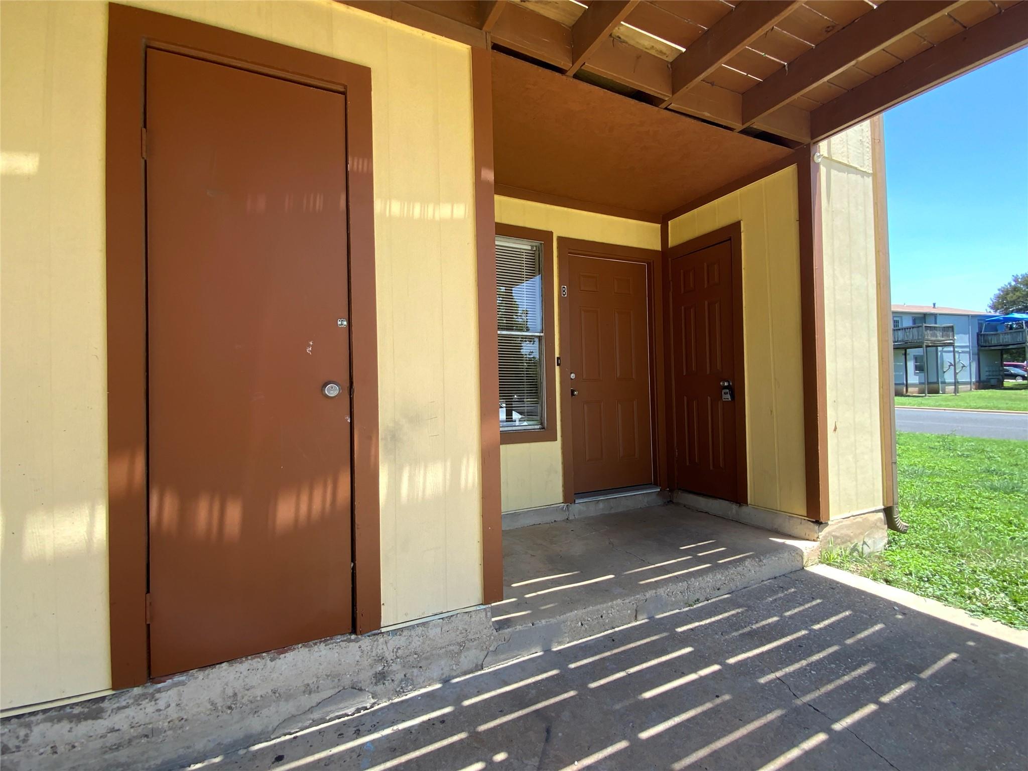 2300 Cedrick CV #B — photo 3