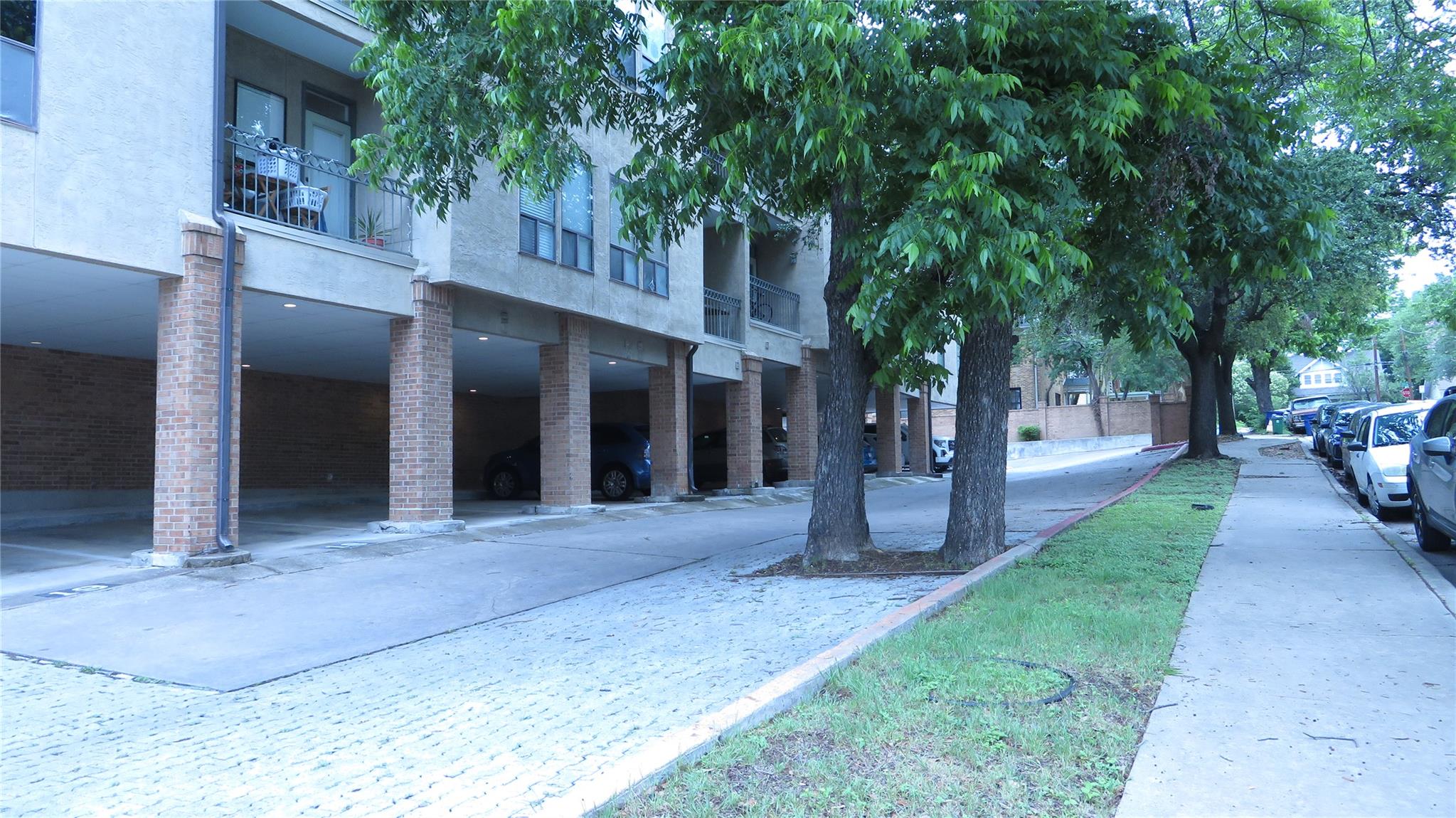 1910 Robbins Place PL #202 — photo 4