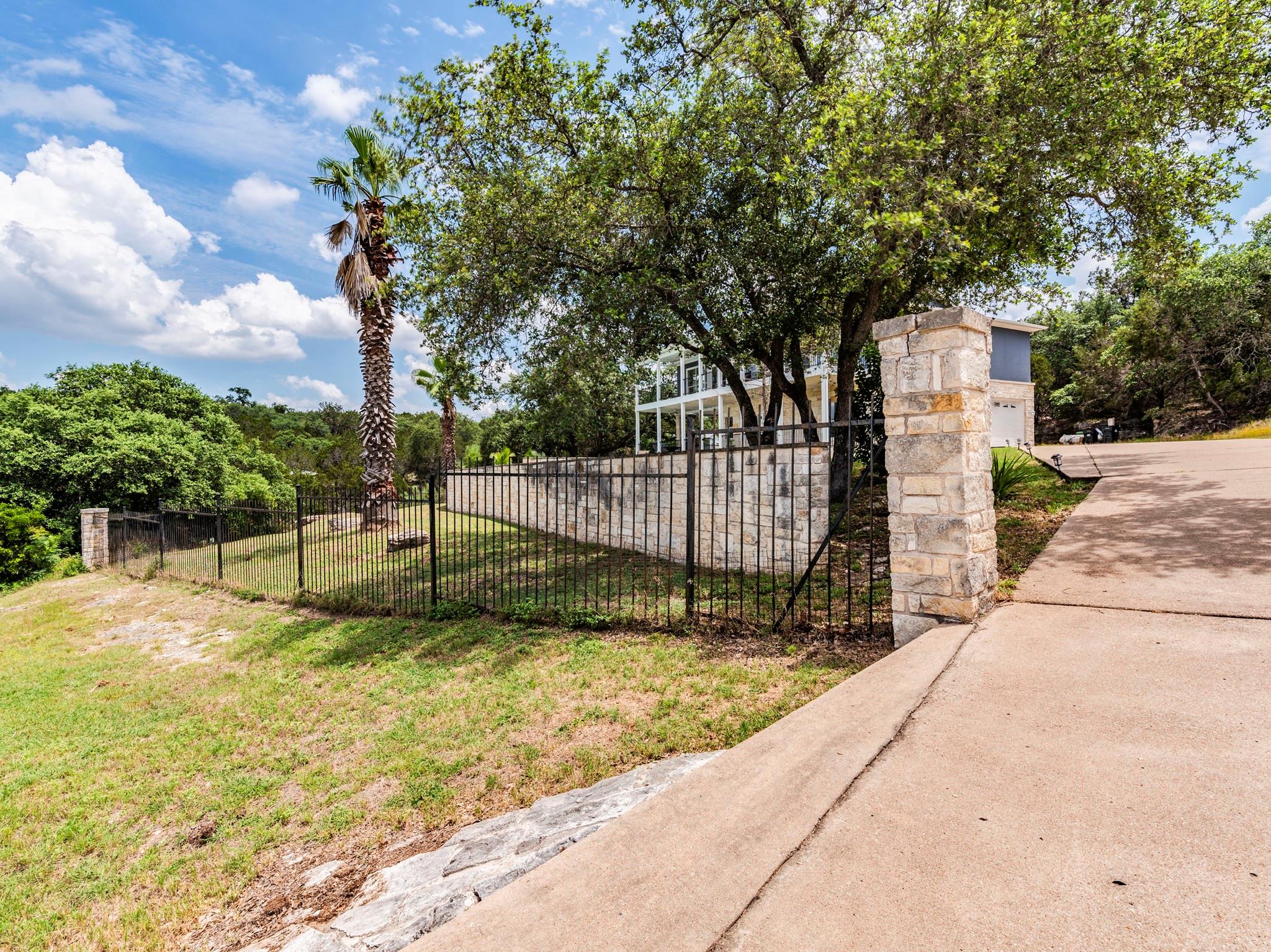 22401 Briarview DR — photo 3