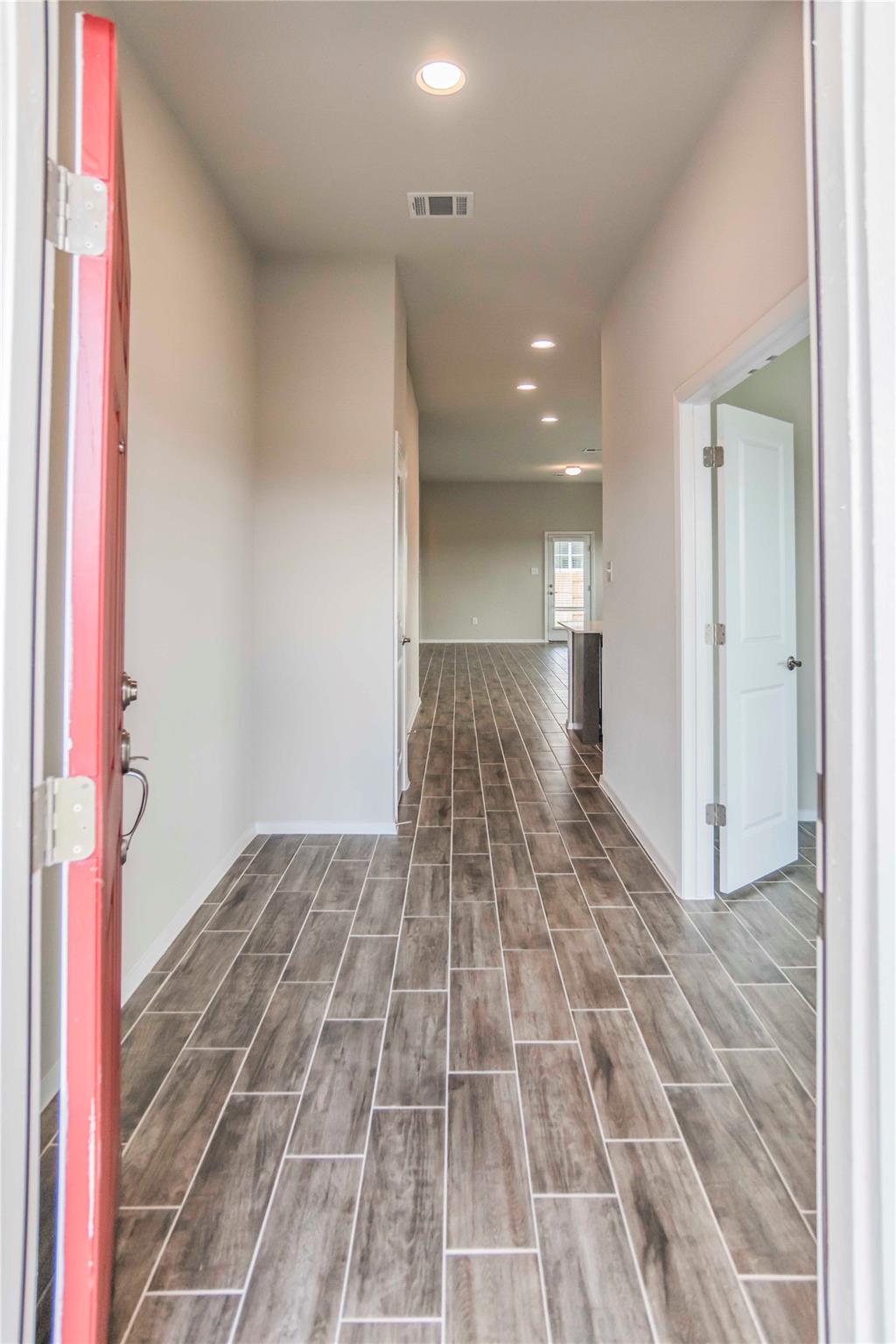 204 Rollingwood DR — photo 3