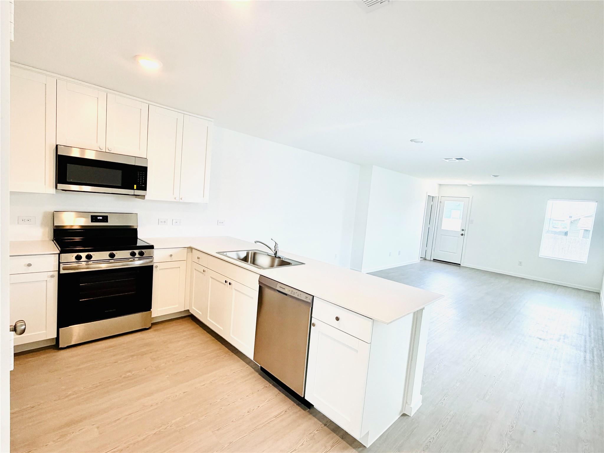 449 Jones Beach LN — photo 3