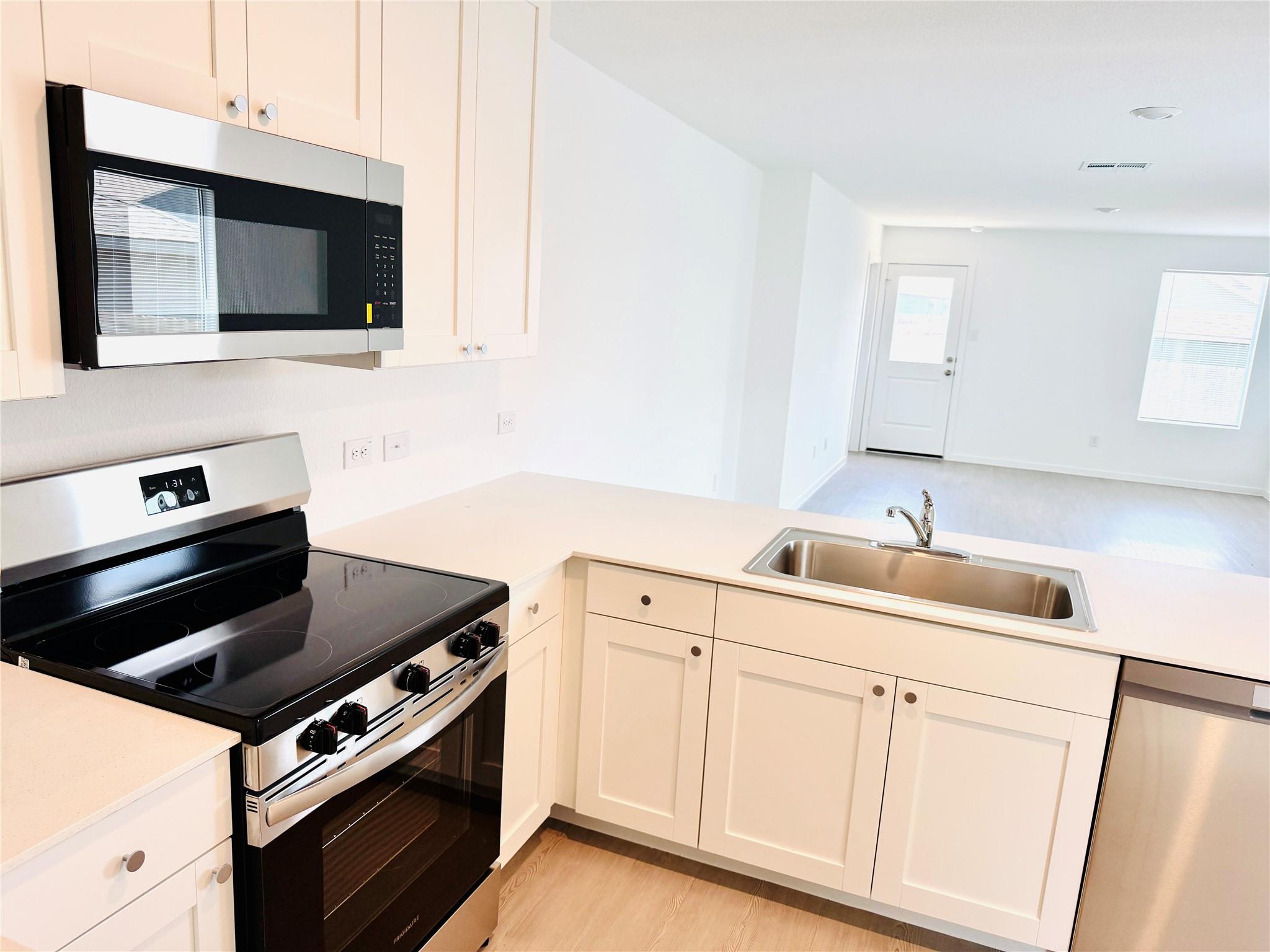 449 Jones Beach LN — photo 4