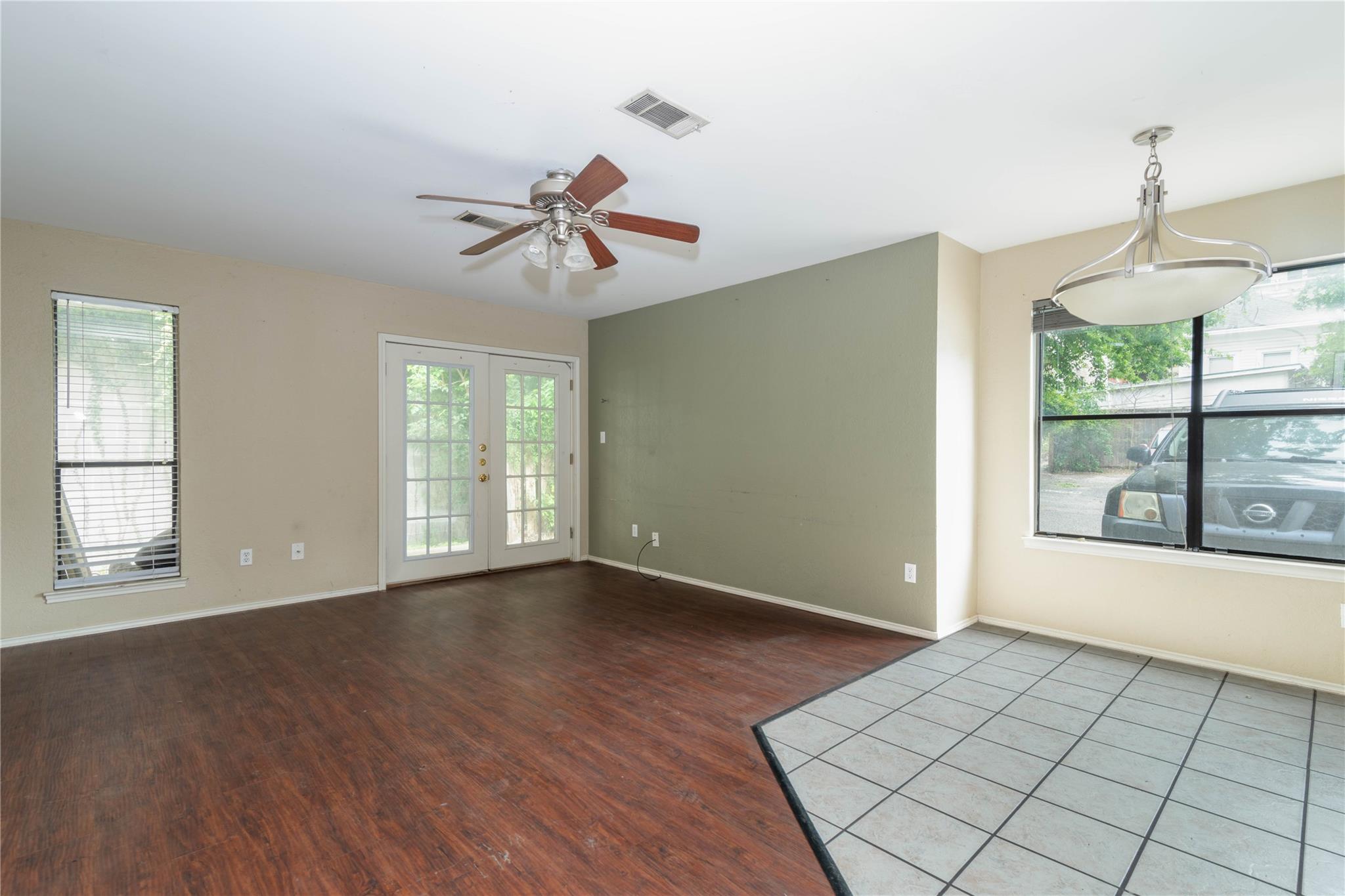 310 Pat Garrison ST #1 — photo 3