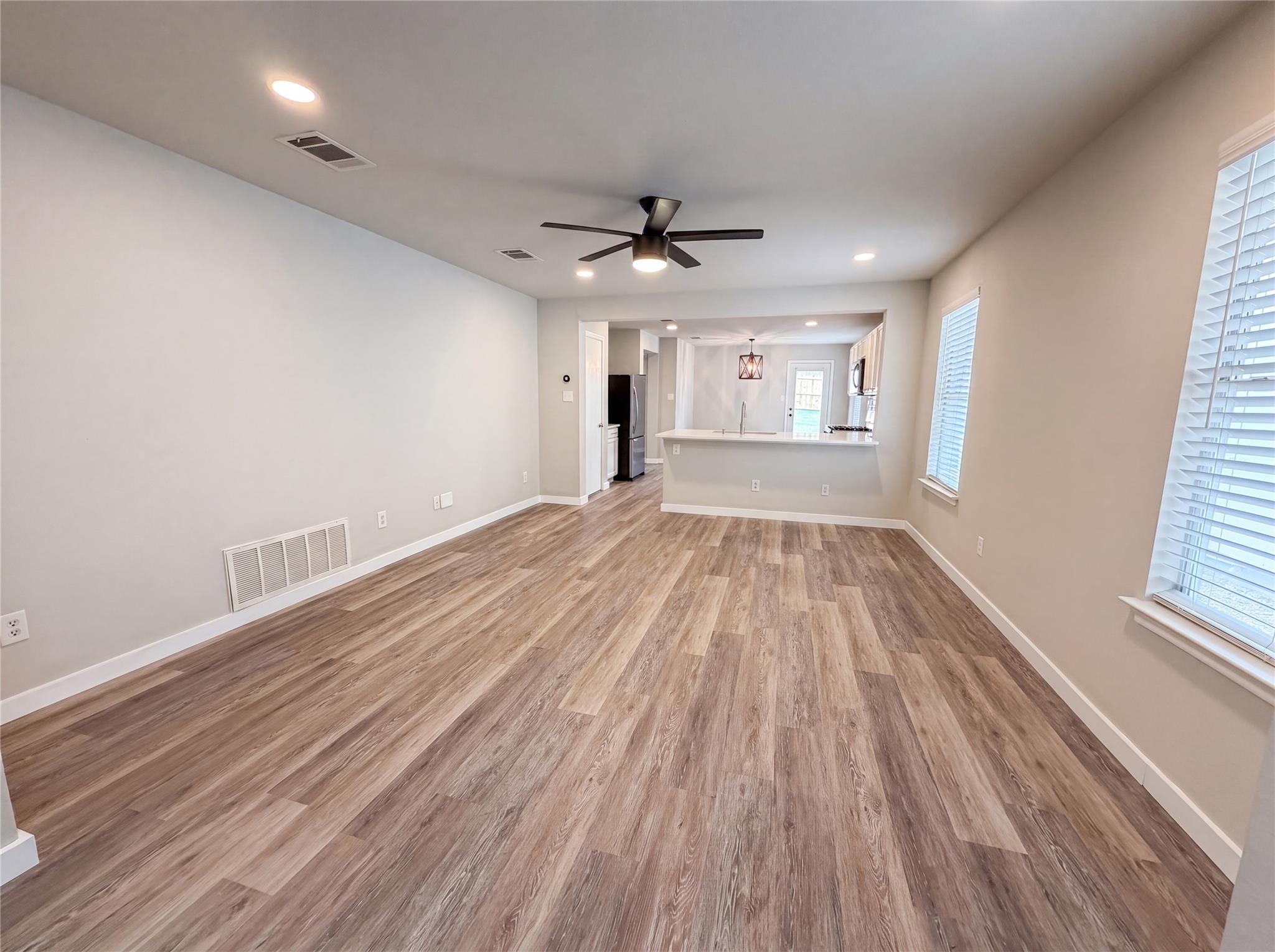 1076 Shadow Creek BLVD — photo 3