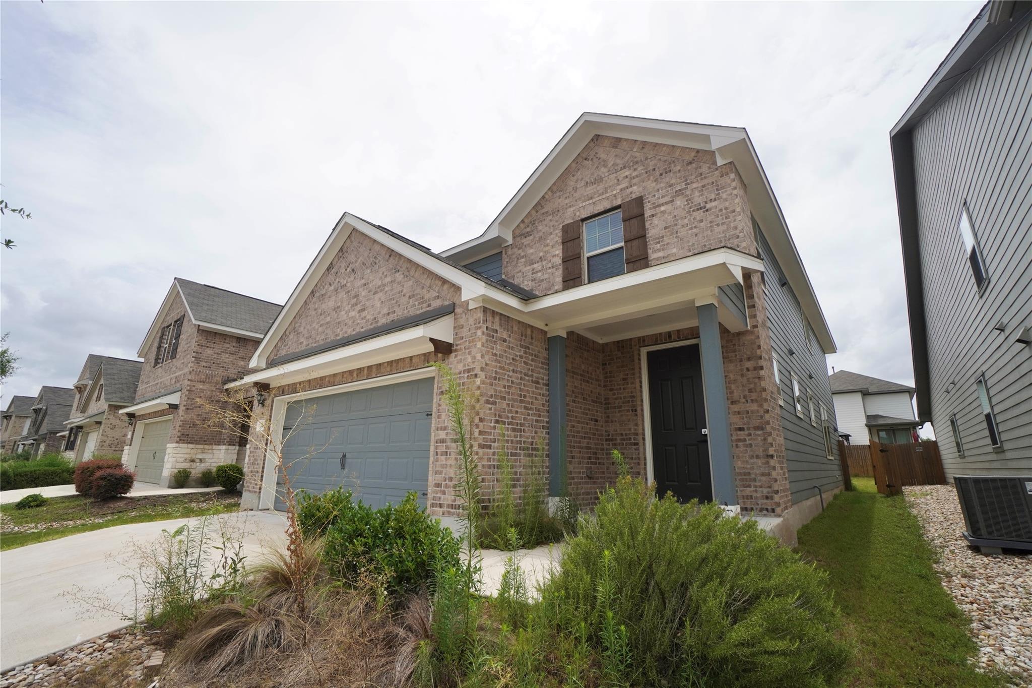 2513 Danbury LN — photo 3