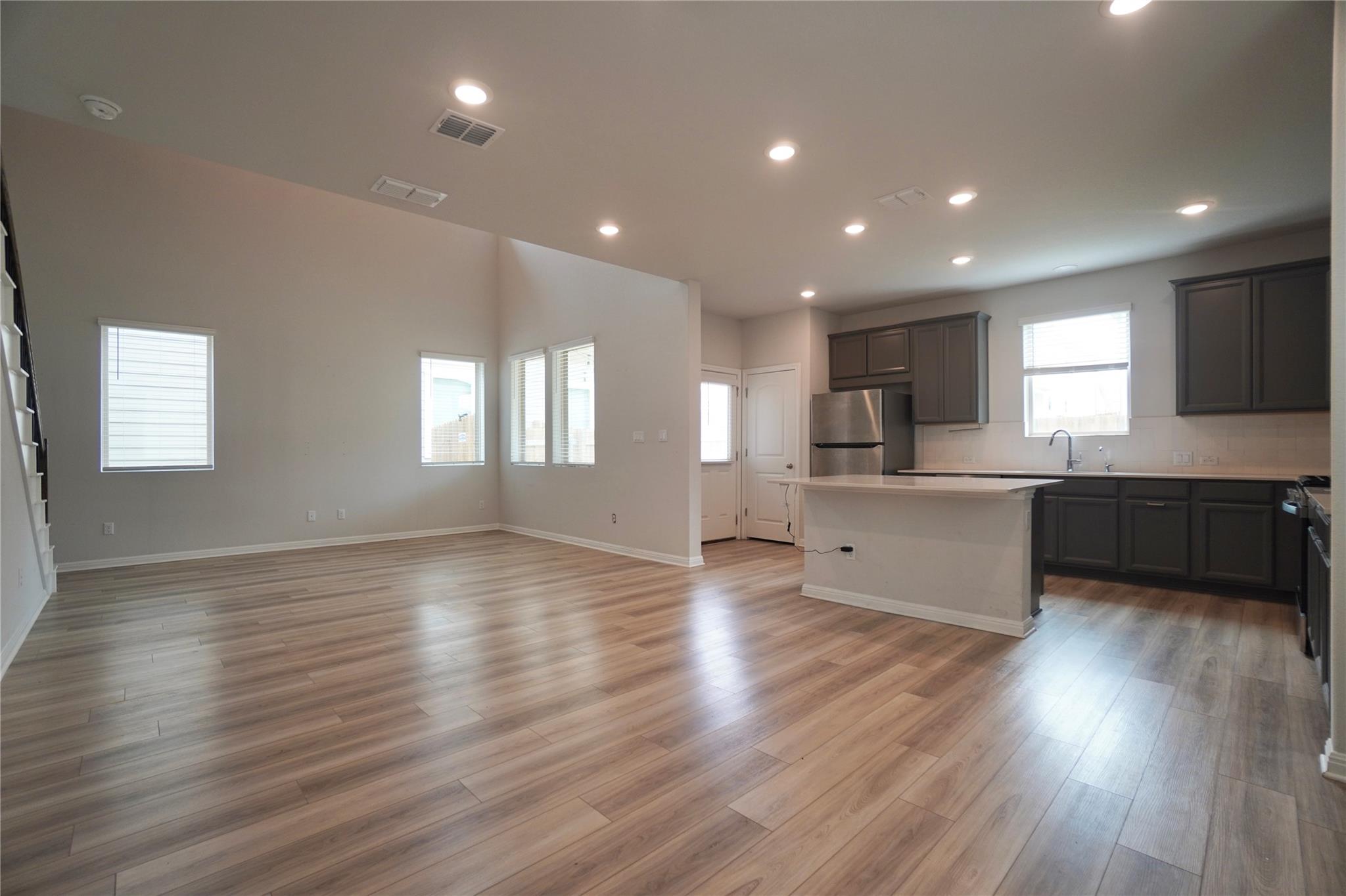 2513 Danbury LN — photo 5
