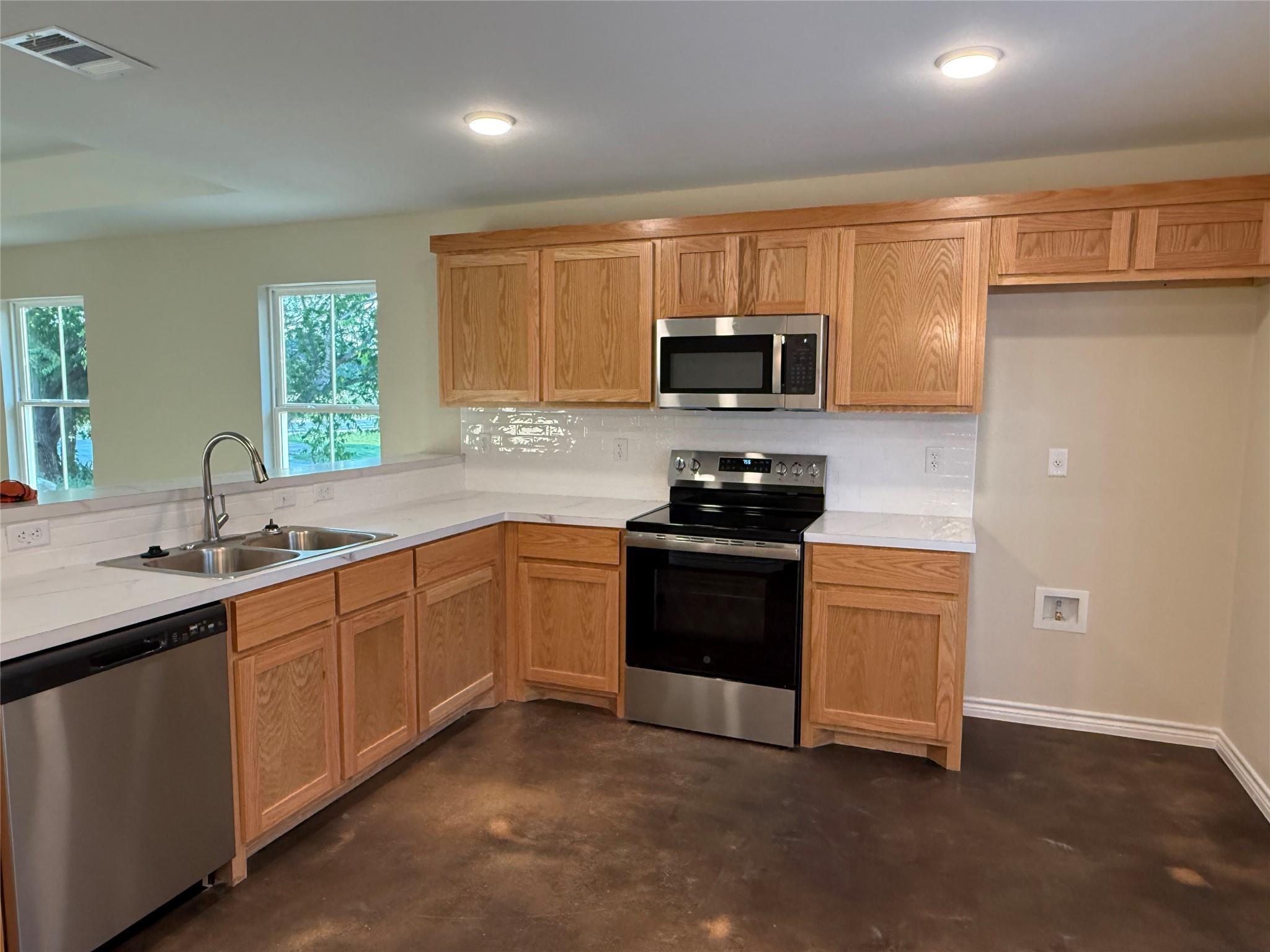 1710 Avenue J Ave — photo 3