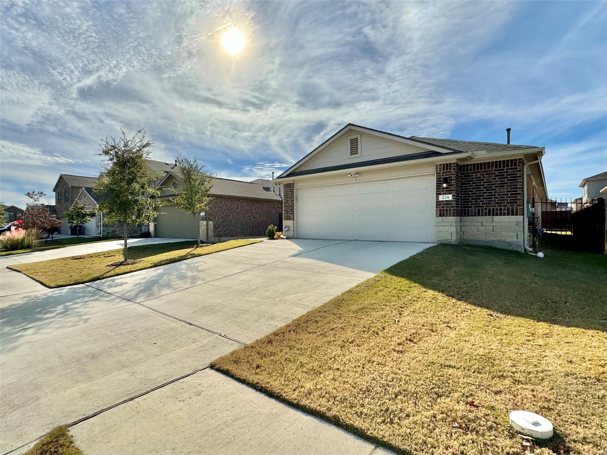 224 Yoakum ST — photo 3