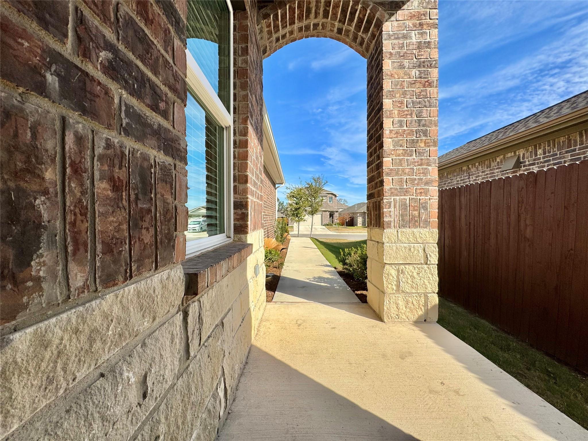 224 Yoakum ST — photo 4