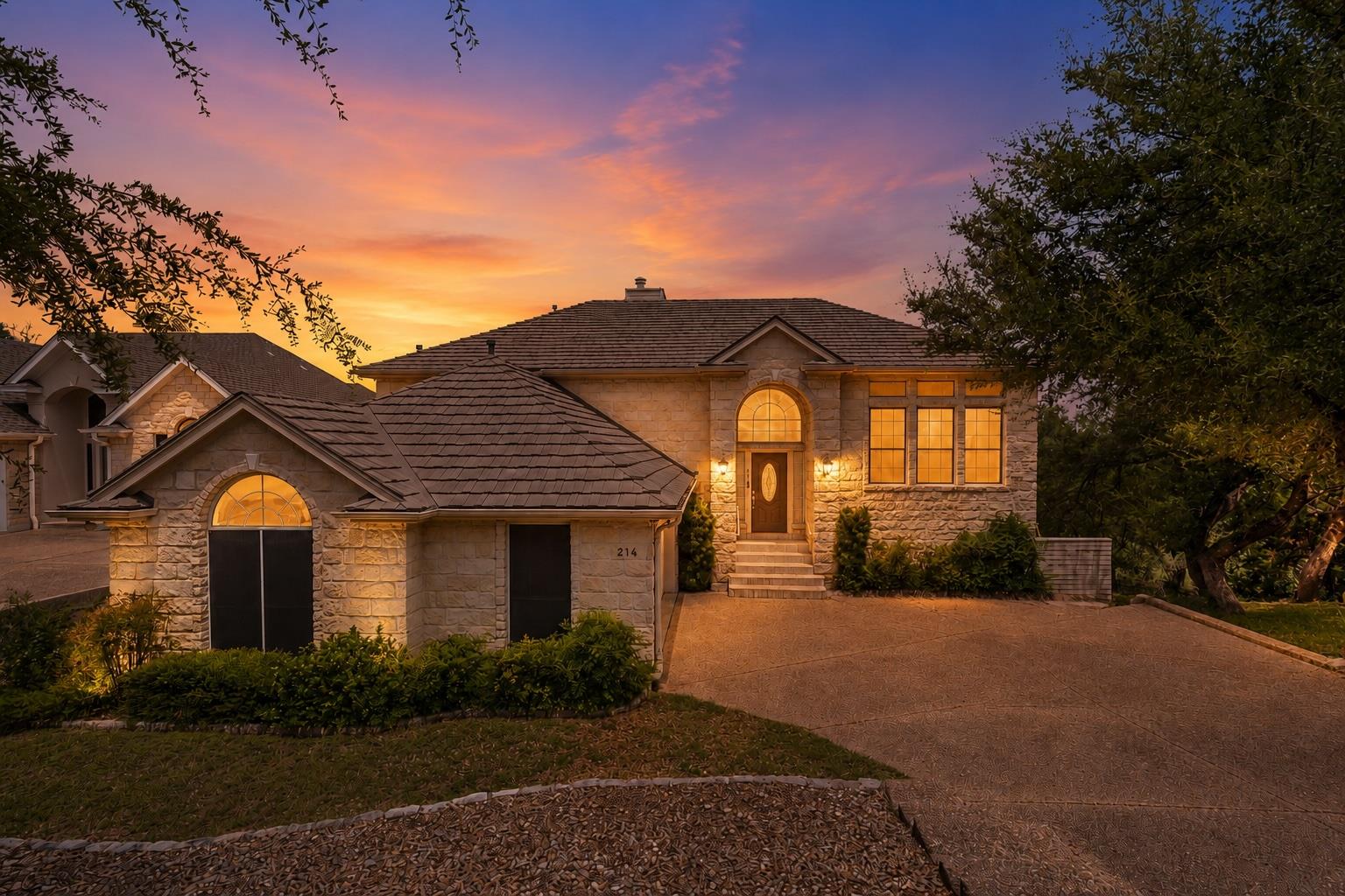 214 Golf Crest LN