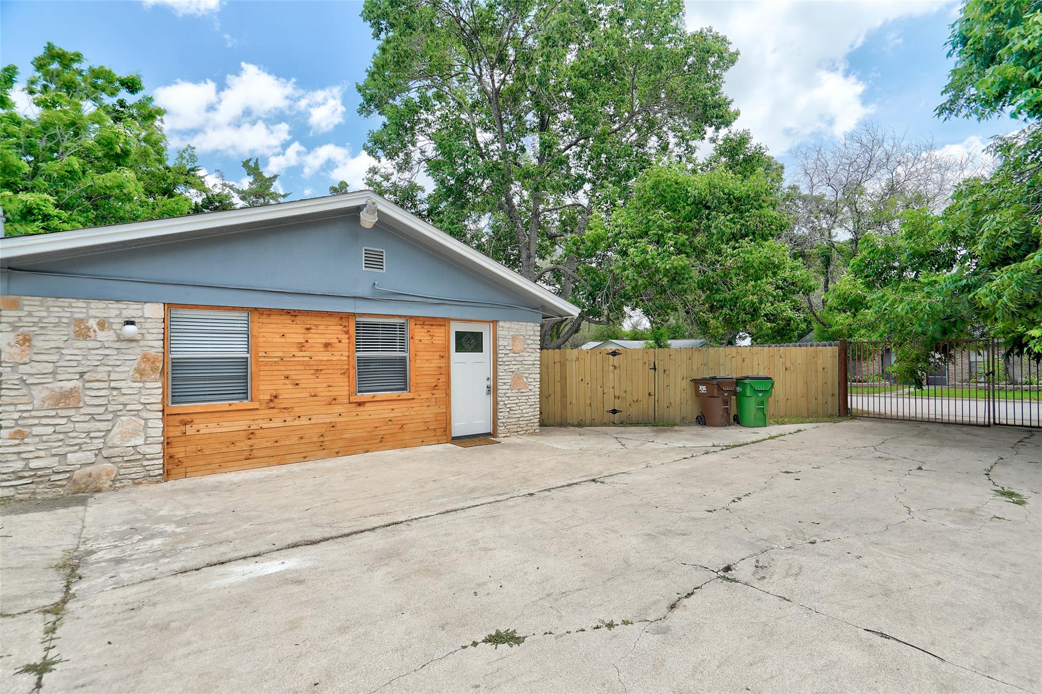 1806 Dixie LN — photo 3