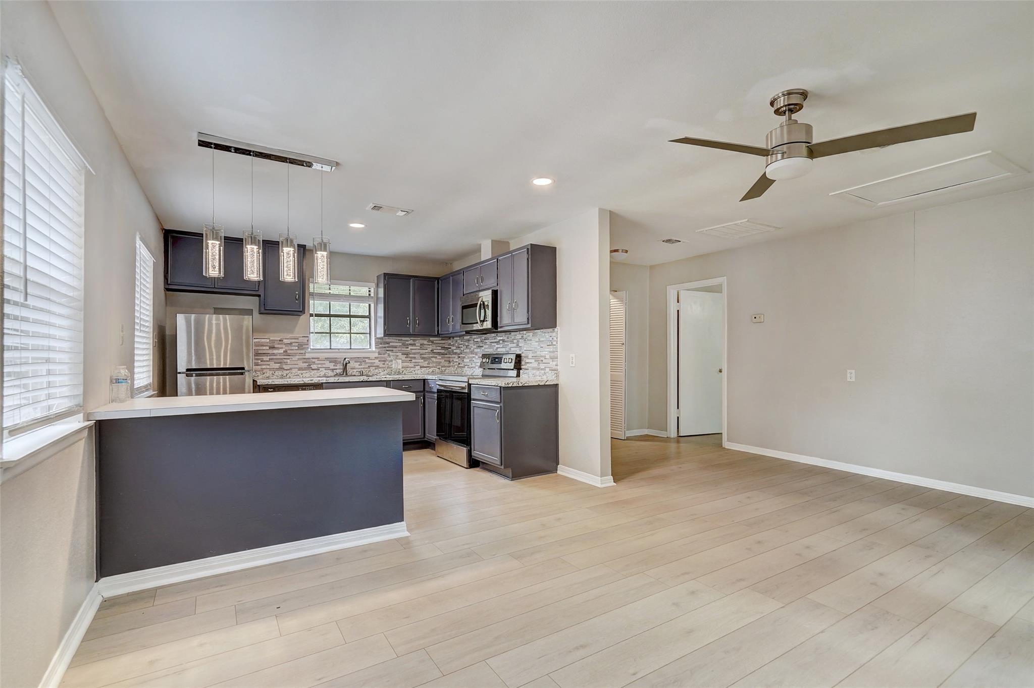 1806 Dixie LN — photo 4
