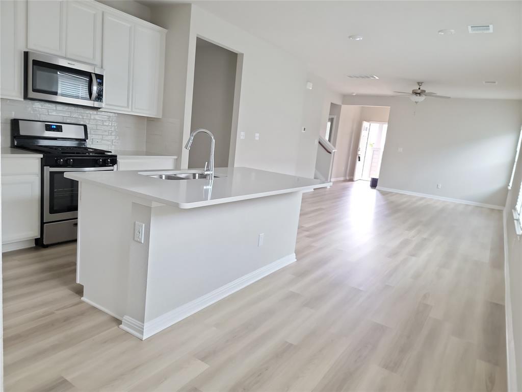 908 Main ST — photo 3