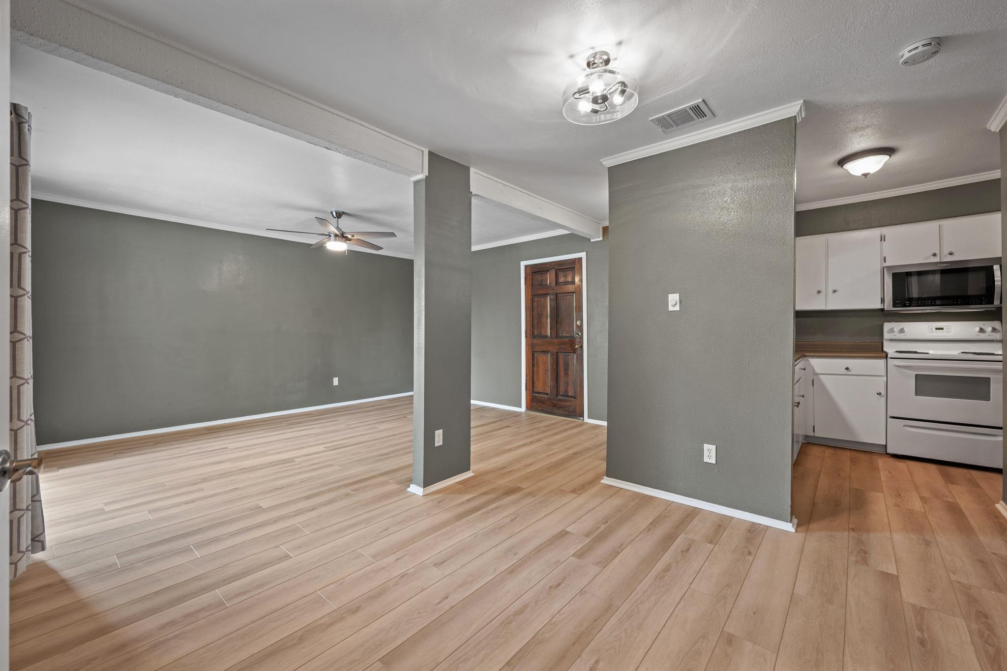 6910 Hart LN #211 — photo 4