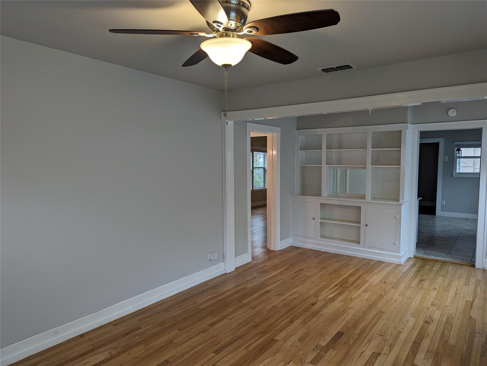 4526 Avenue H Ave — photo 4