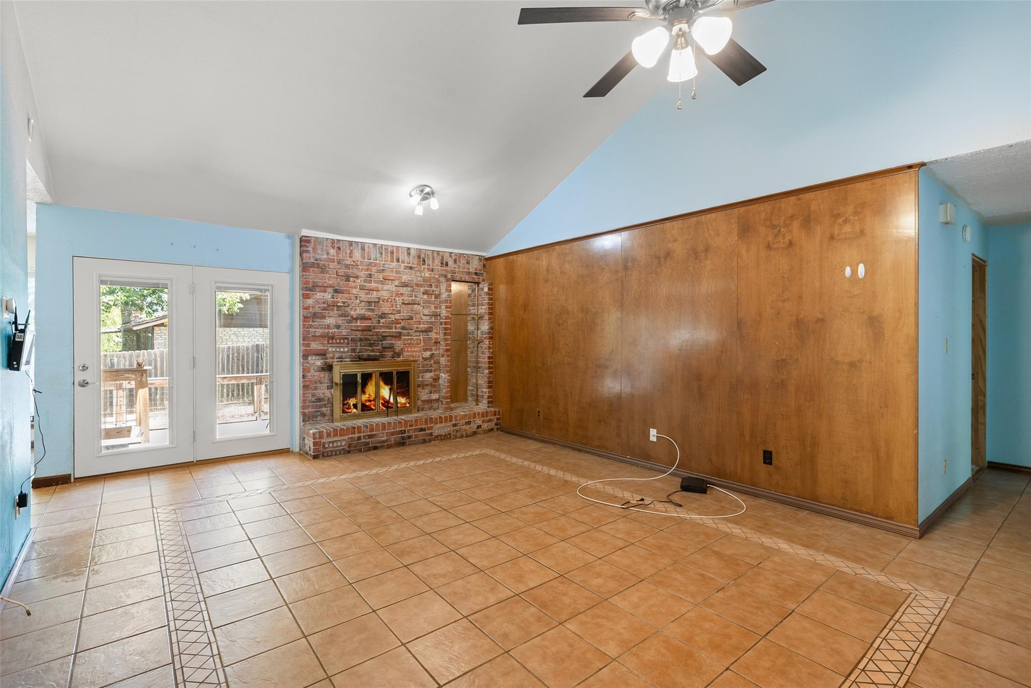 102 Chaparral ST — photo 3