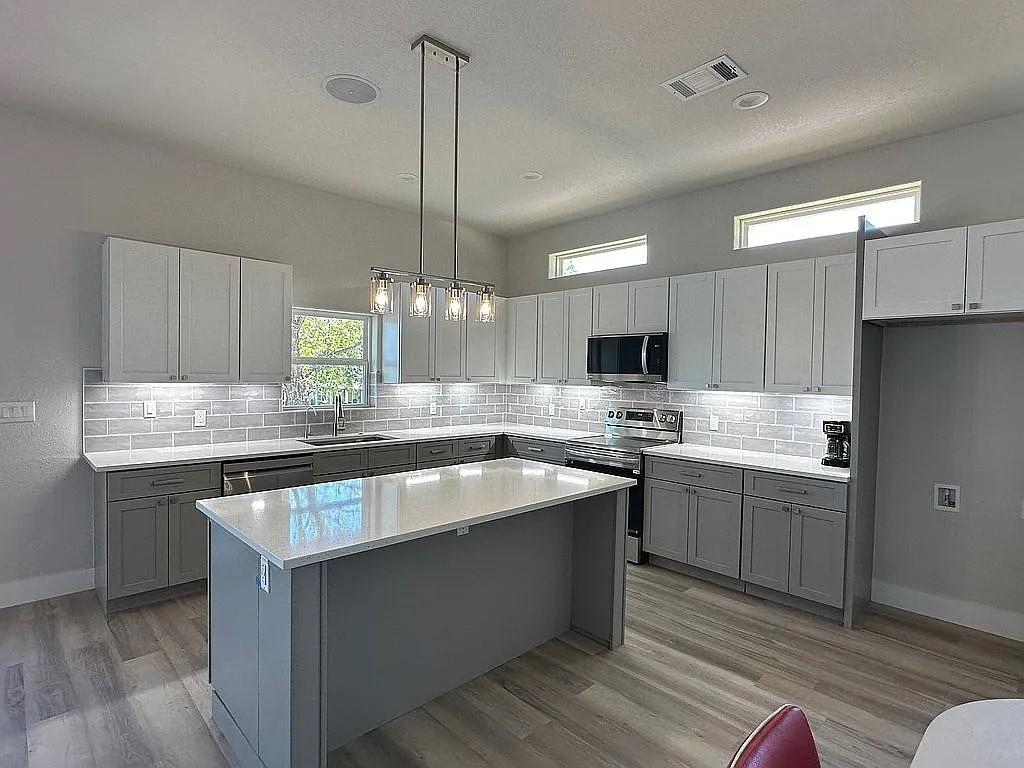 195 Covert DR — photo 3