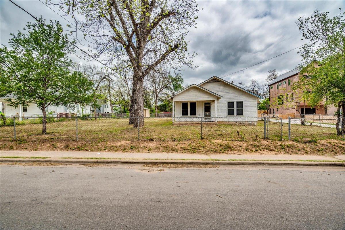 3520 Gonzales ST — photo 3