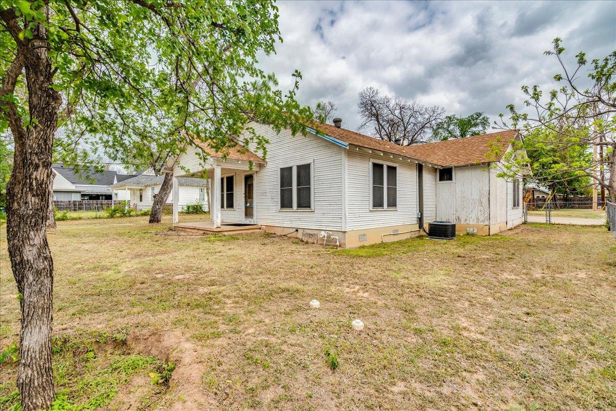 3520 Gonzales ST — photo 5