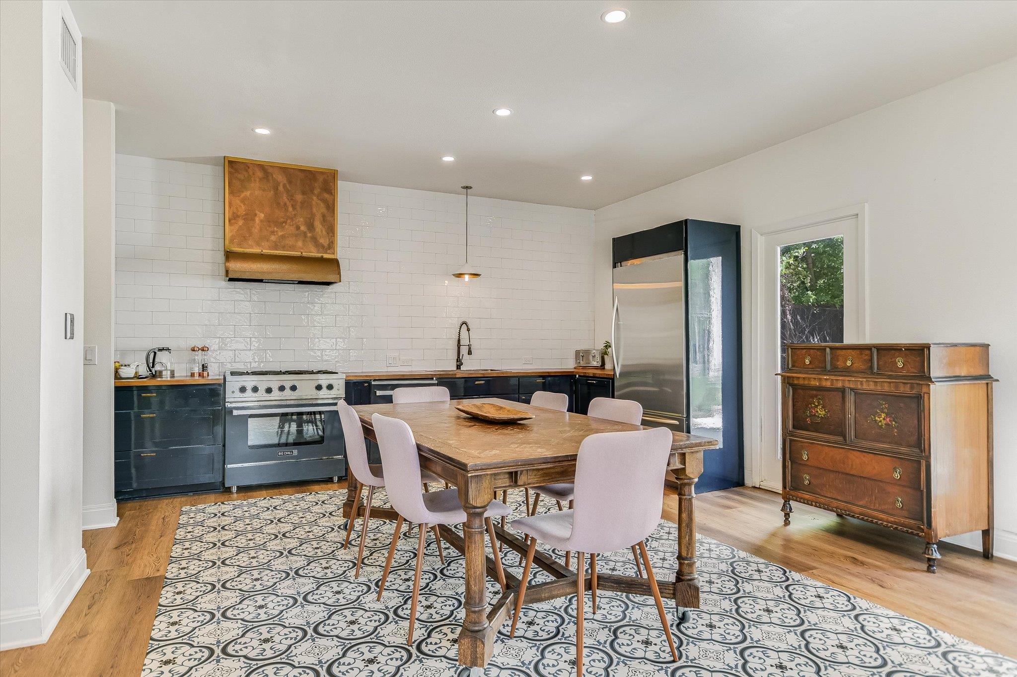 1300 Navasota ST — photo 3