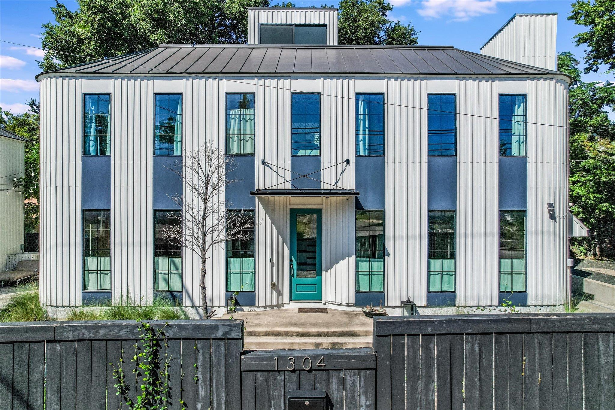 1304 Navasota ST — photo 3