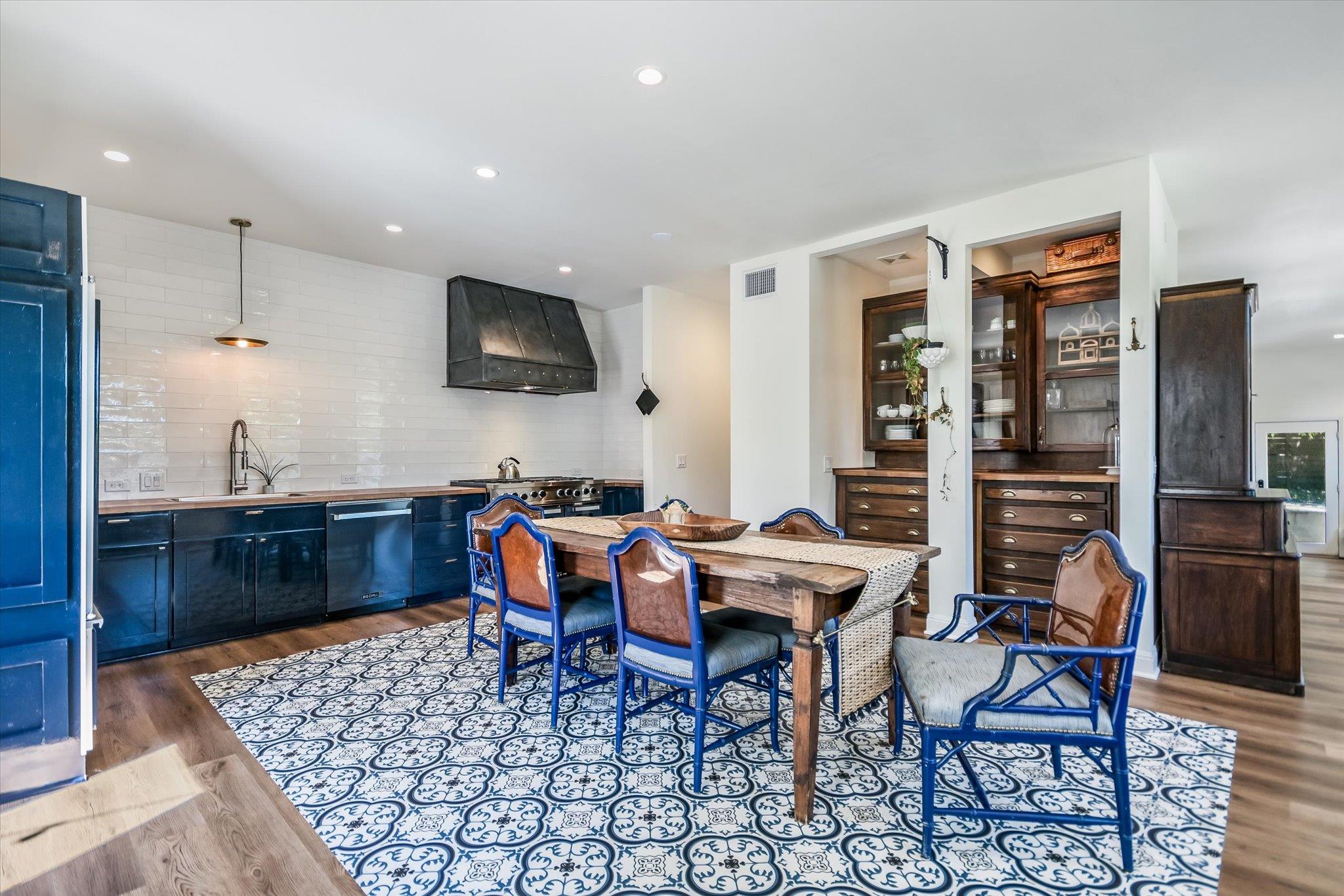 1304 Navasota ST — photo 4