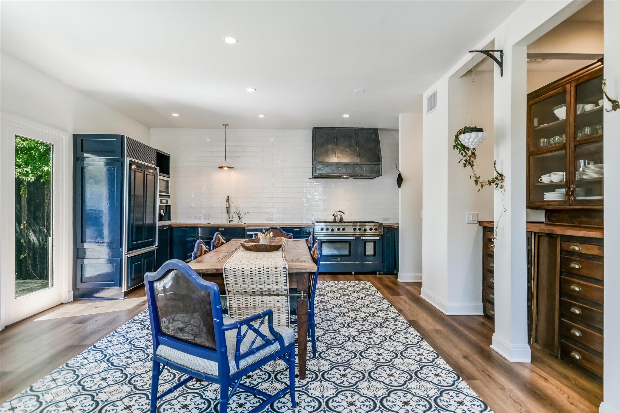 1304 Navasota ST — photo 5