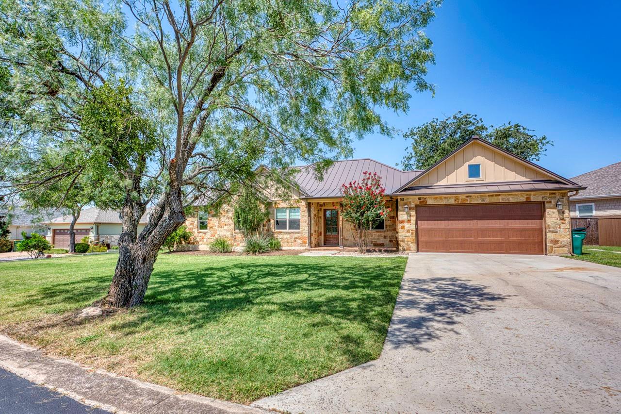 804 Four Oaks LN — photo 3