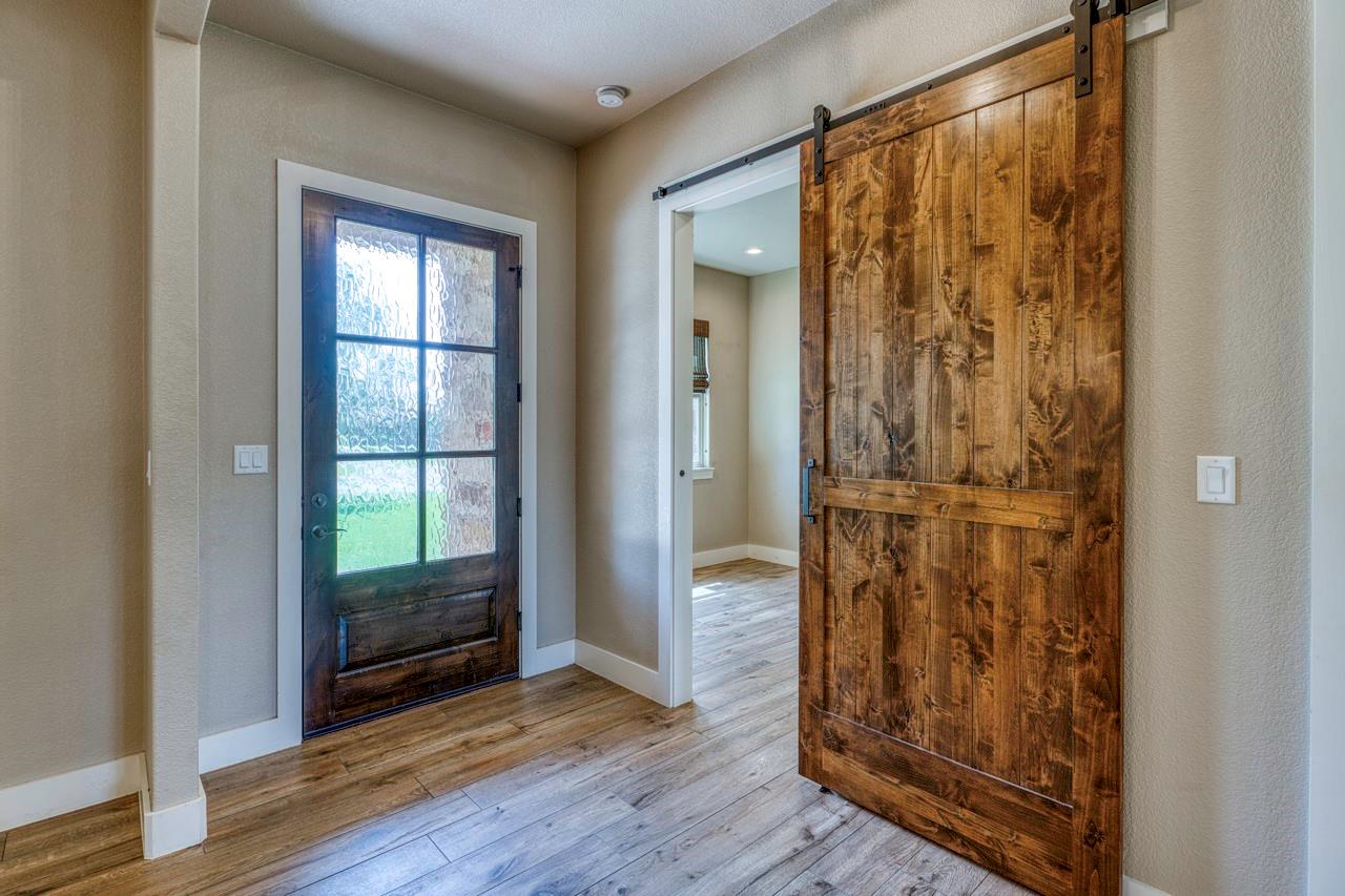804 Four Oaks LN — photo 5