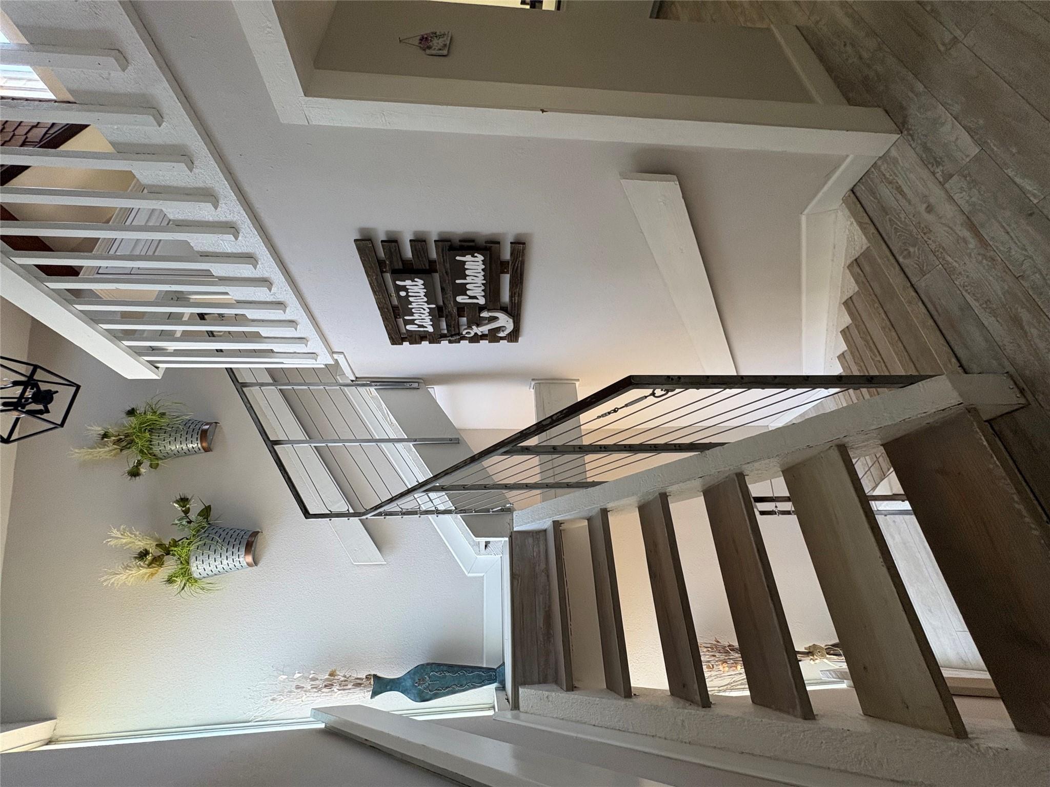 553 Demarett DR — photo 4