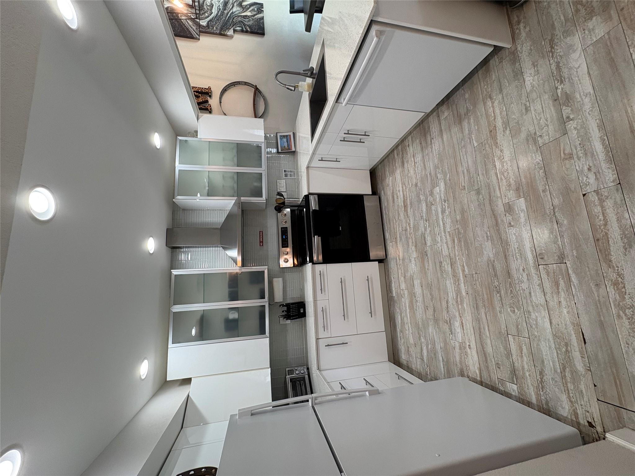 553 Demarett DR — photo 5