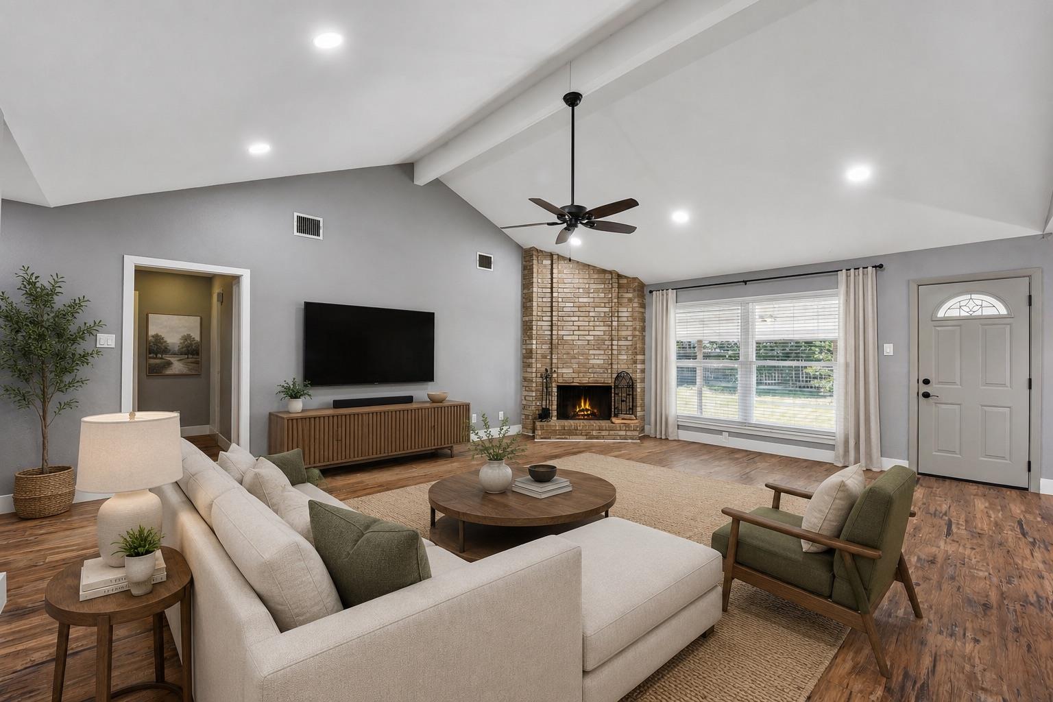 700 Woodview DR — photo 3
