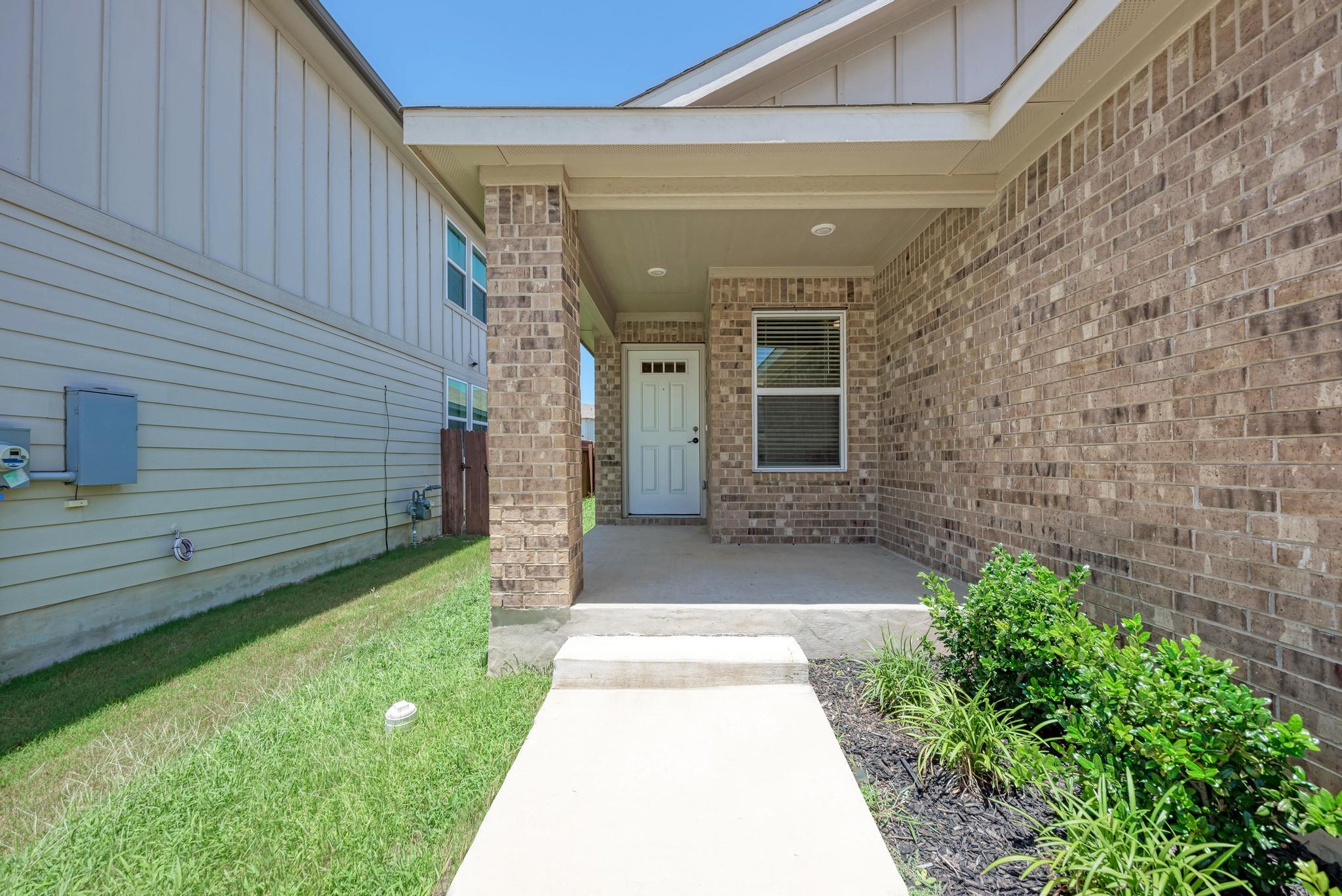 524 Longmount CV — photo 4